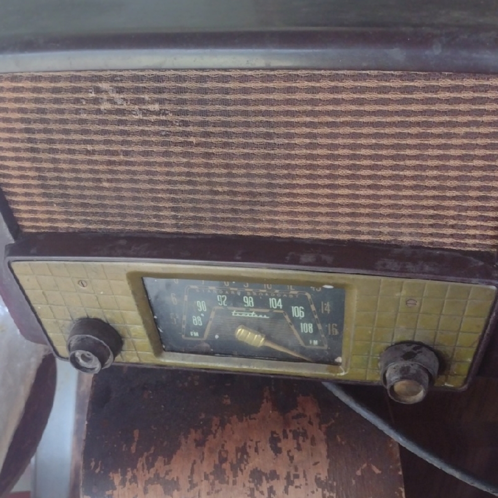 Table Top Trutone Black and Brown  Radio